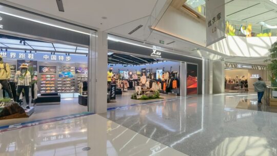 Nettoyage des façades et gestion écologique : solutions professionnelles pour centres commerciaux
